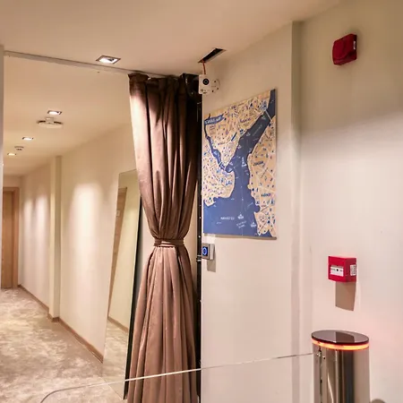 Hotel Elephant In The 3*