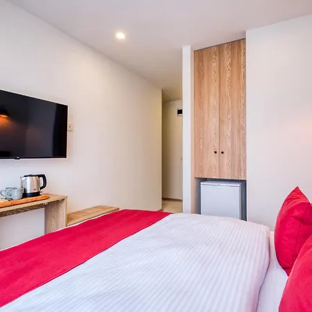 Elephant In The Ξενοδοχείο 3*