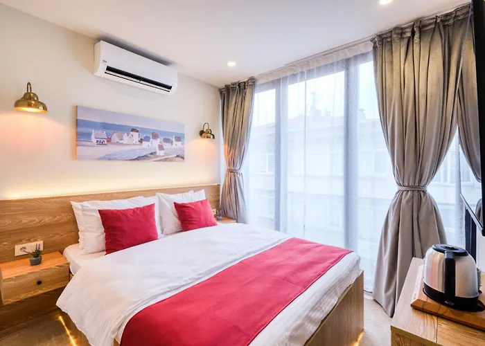 Elephant In The فندق